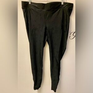 5/$25 Fun Torrid legging/pant shooting stars pattern size 3 with lattice on legs